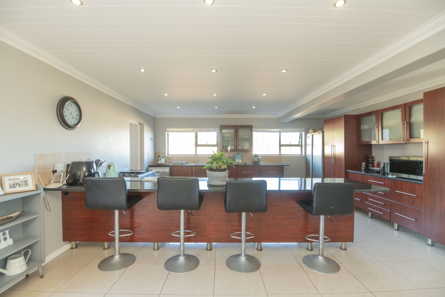 4 Bedroom Property for Sale in Clarendon Marine Eastern Cape